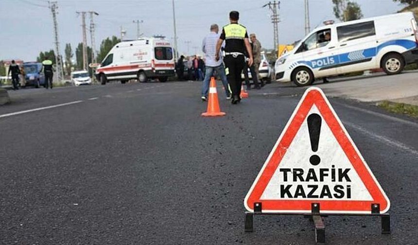 Kamyon Şarampole Yuvarlandı. Yaralı Var...